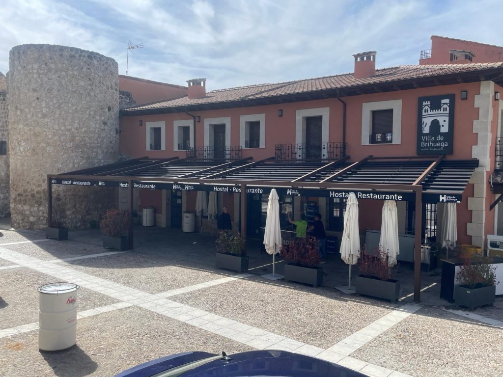 Instalación toldos Hostal Restaurante Villa de Brihuega (Brihuega, Guadalajara. Toltec Guadalajara