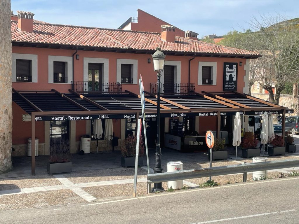 Instalación toldos Hostal Restaurante Villa de Brihuega (Brihuega, Guadalajara. Toltec Guadalajara-2