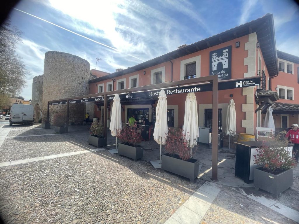 Instalación toldos Hostal Restaurante Villa de Brihuega (Brihuega, Guadalajara. Toltec Guadalajara-3