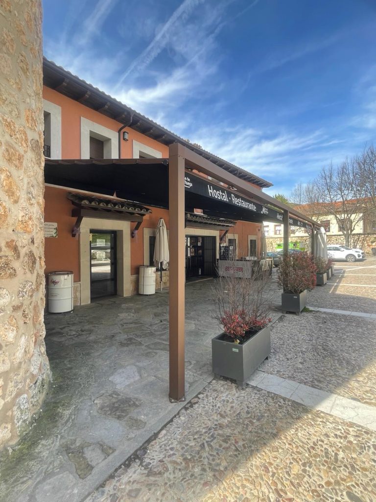 Instalación toldos Hostal Restaurante Villa de Brihuega (Brihuega, Guadalajara. Toltec Guadalajara-6