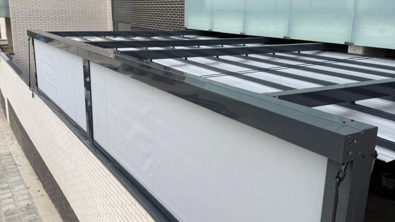 Toltec PÉRGOLA PARED PORTERÍA CON COFRES BAJANTES