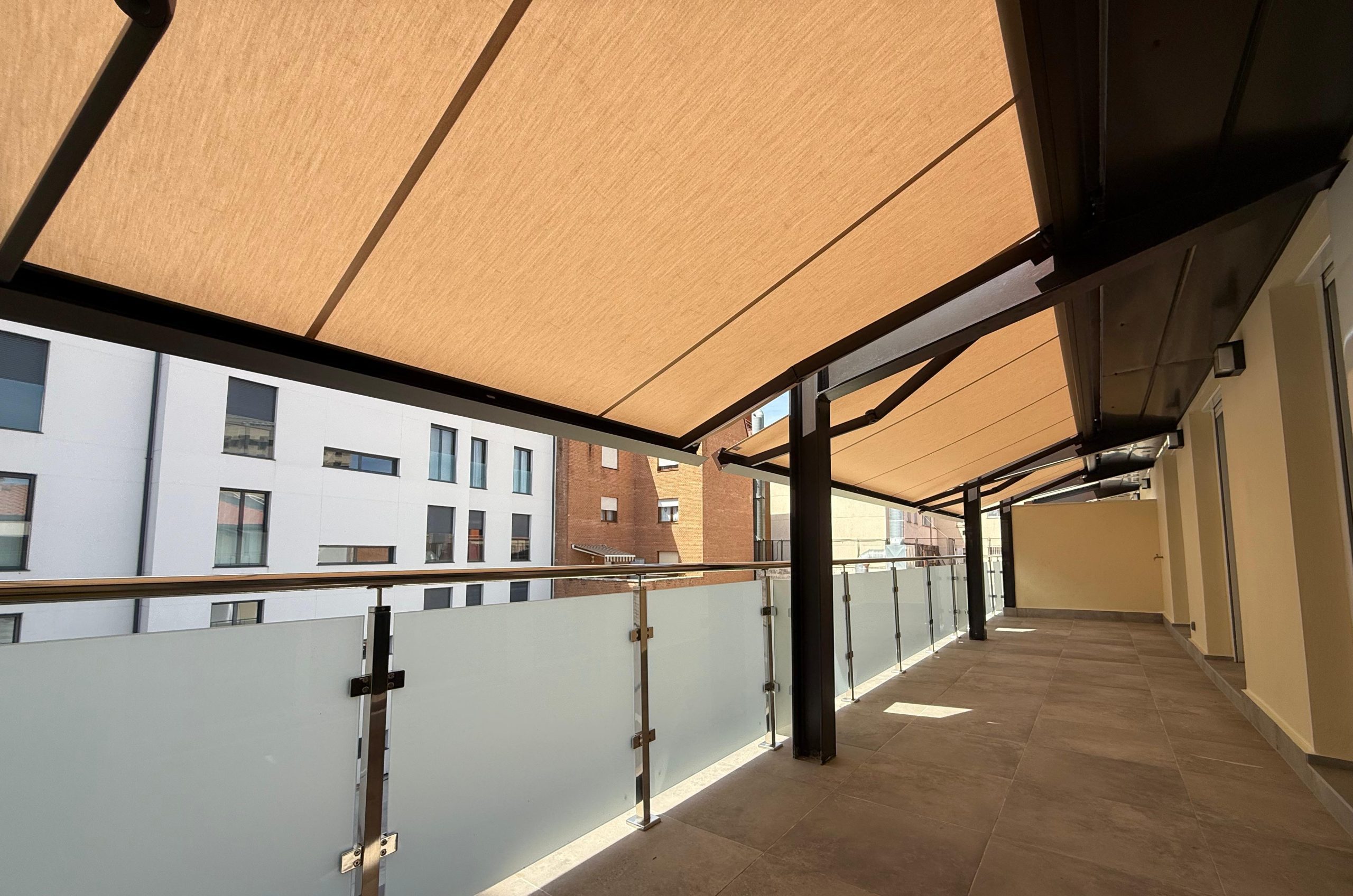 En este momento estás viendo Toldos: un escudo contra los rayos UV y un aliado para tu hogar