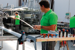 Lee más sobre el artículo Por qué elegir una empresa local para instalar tu toldo o pérgola